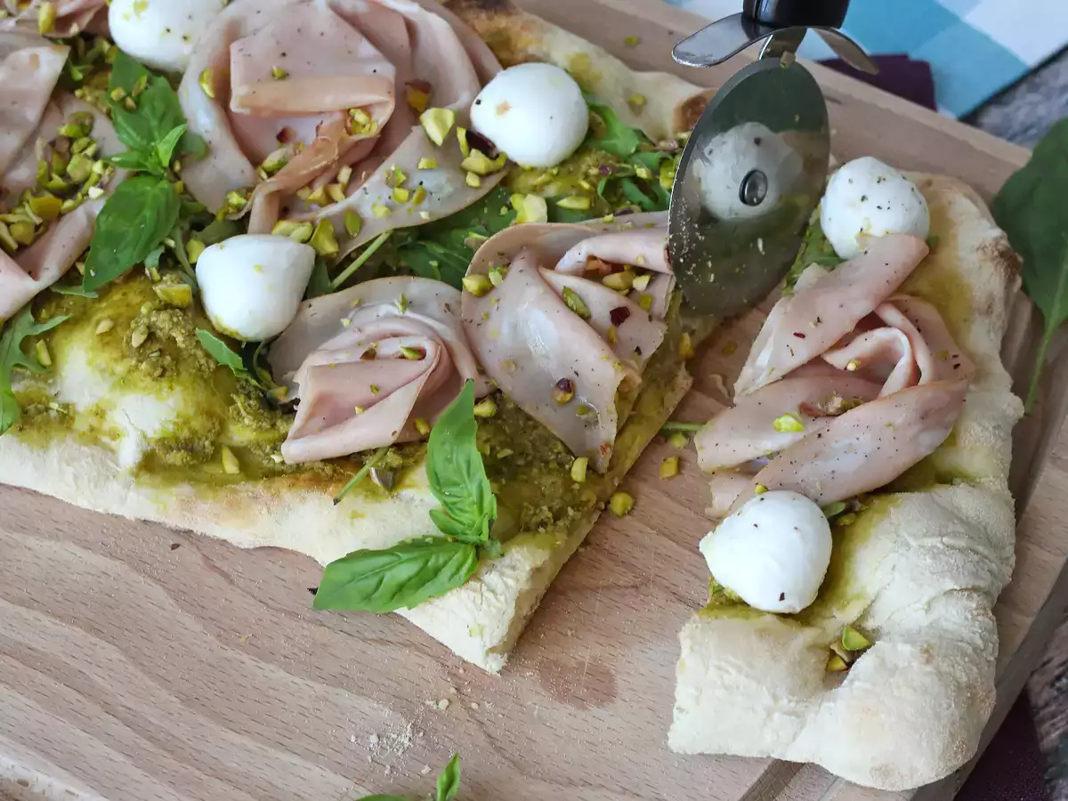 Pinsa met pesto en mortadella, klaar in 10 minuten! - foto 8