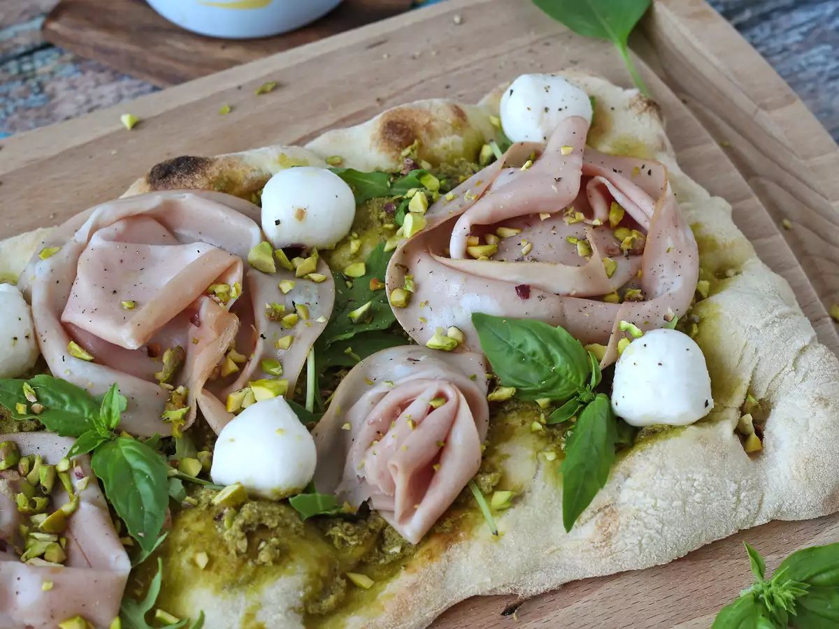 Pinsa met pesto en mortadella, klaar in 10 minuten! - foto 7