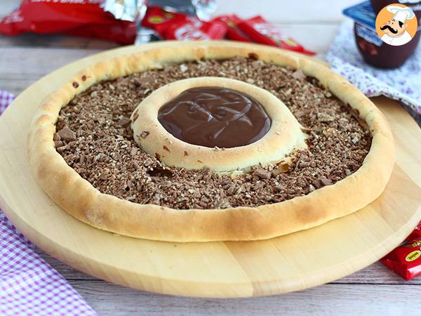 Pizza met Kit Kat en Danette Chocolade Yoghurt