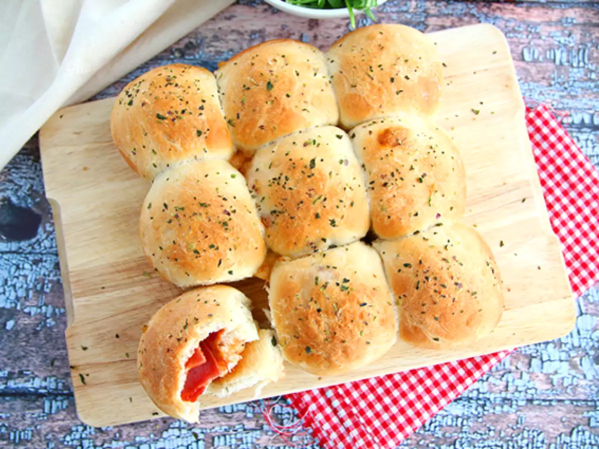 Pizzabroodjes: kleine broodjes gevuld met ham en kaas - foto 2