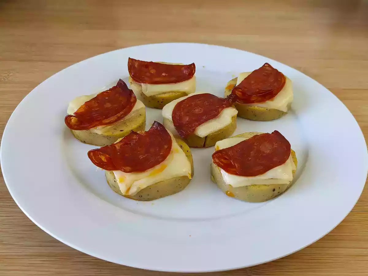 Polenta crostini met scamorza kaas en pepperoni - foto 4