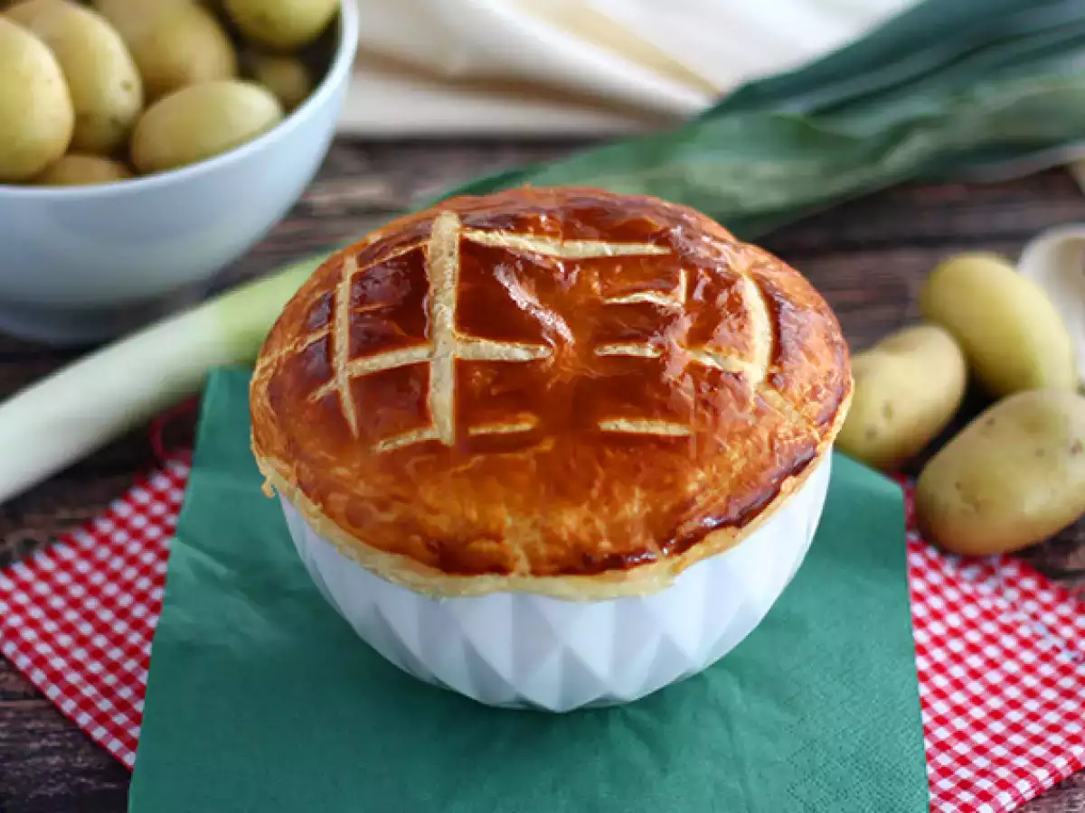Prei-aardappelsoep met bladerdeegkorst