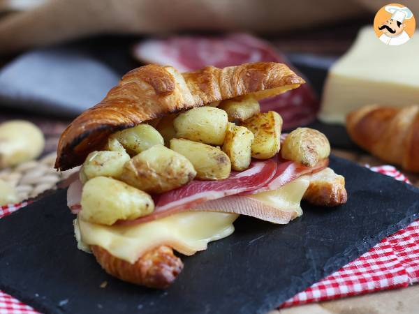 Raclette croissant sandwich voor een geslaagd brunch!