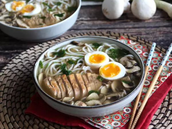 Recept Ramen met kip: de makkelijke versie van dit iconische aziatische gerecht!