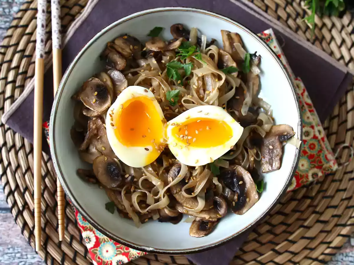 Rijstnoedels met champignons en een zachtgekookt ei! - foto 6