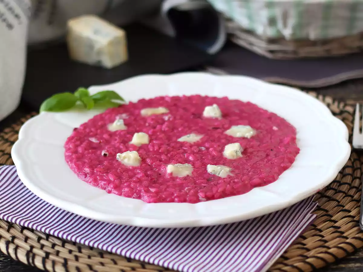 Risotto met biet en gorgonzola: een explosie van kleur en intense smaken