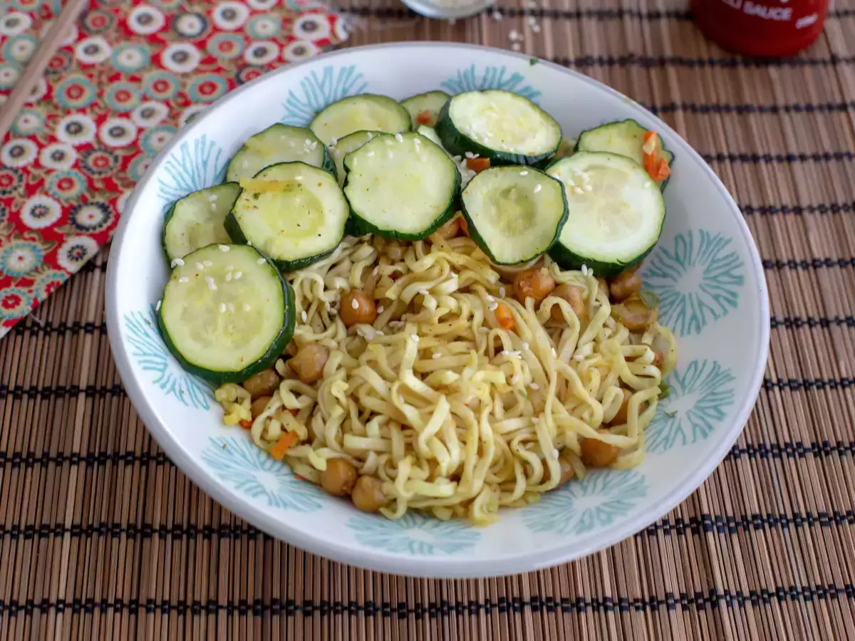 Roergebakken noedels met geroosterde kikkererwten en courgette - foto 3