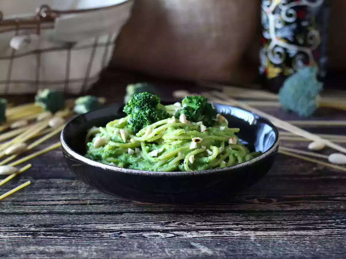 Romige pasta met broccoli en amandelen: een makkelijk te bereiden en smakelijk gerecht - foto 4