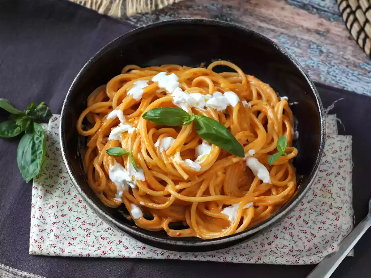 Romige pasta met burrata en kerstomaatjes - foto 4