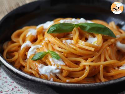 Romige pasta met burrata en kerstomaatjes