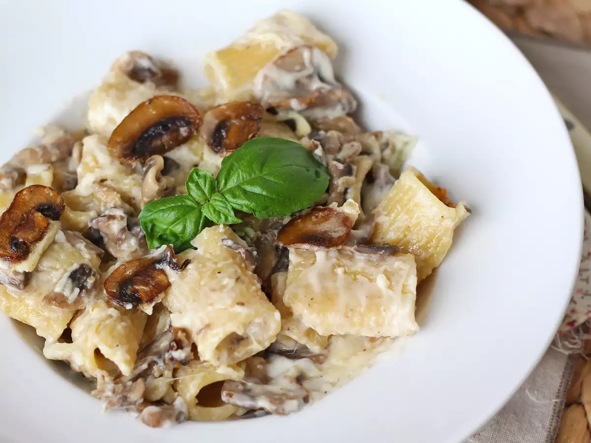 Romige pasta met champignons en room: een eenvoudig pastagerecht met authentieke smaak - foto 3