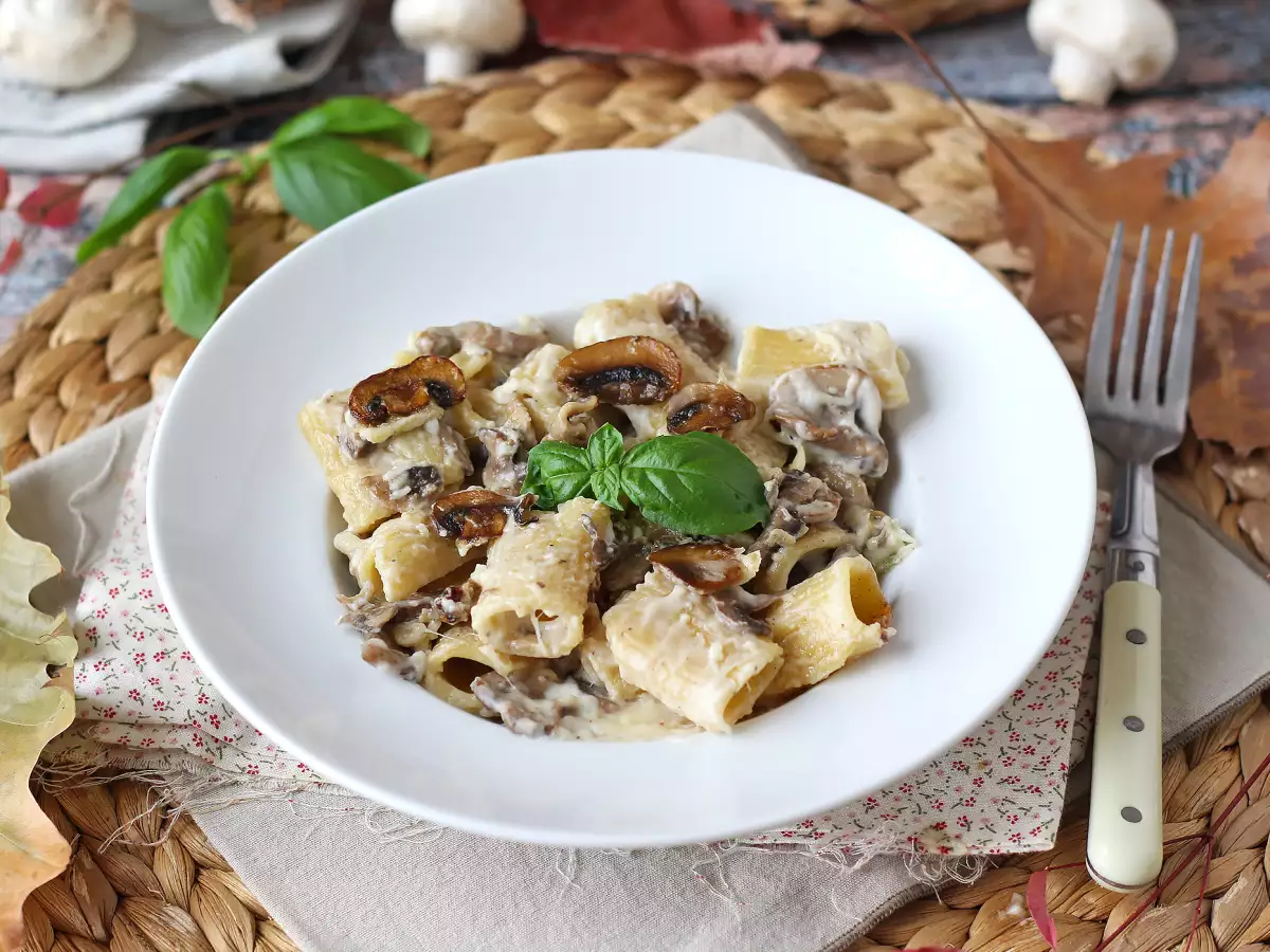 Romige pasta met champignons en room: een eenvoudig pastagerecht met authentieke smaak - foto 4