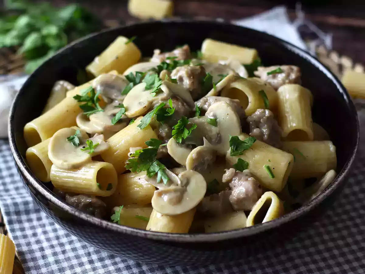 Romige pasta met champignons en worst - foto 3