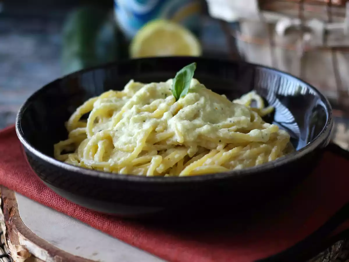 Romige pasta met courgettes en Griekse yoghurt