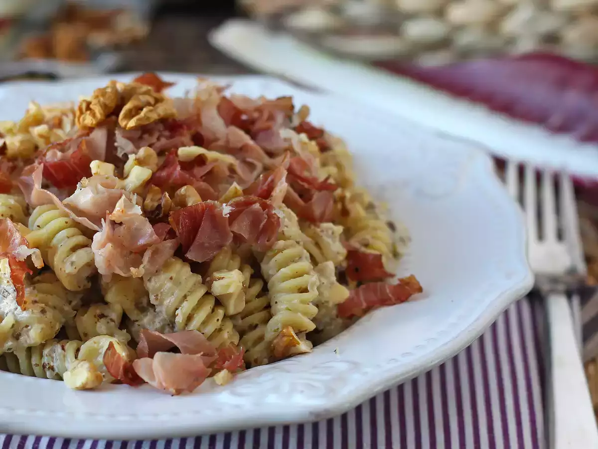 Romige pasta met radicchio, knapperige speck en walnoten: een snel en onweerstaanbaar recept - foto 4