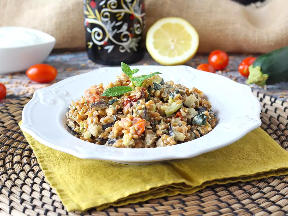 Romige speltsalade met courgettes, aubergines en cherrytomaatjes - foto 3