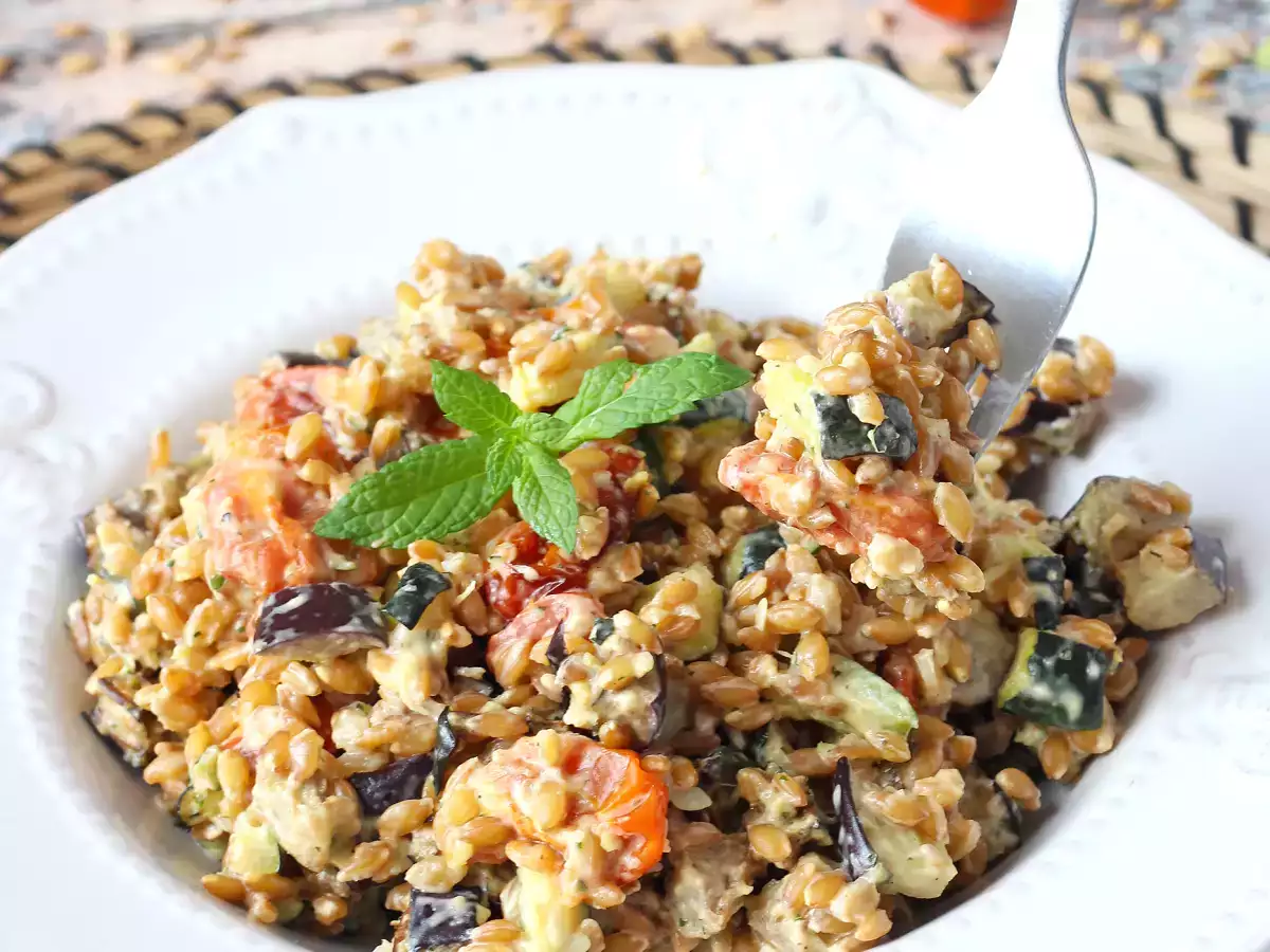 Romige speltsalade met courgettes, aubergines en cherrytomaatjes - foto 4