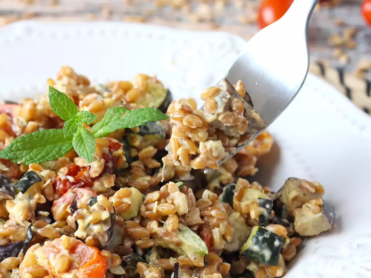 Romige speltsalade met courgettes, aubergines en cherrytomaatjes - foto 6