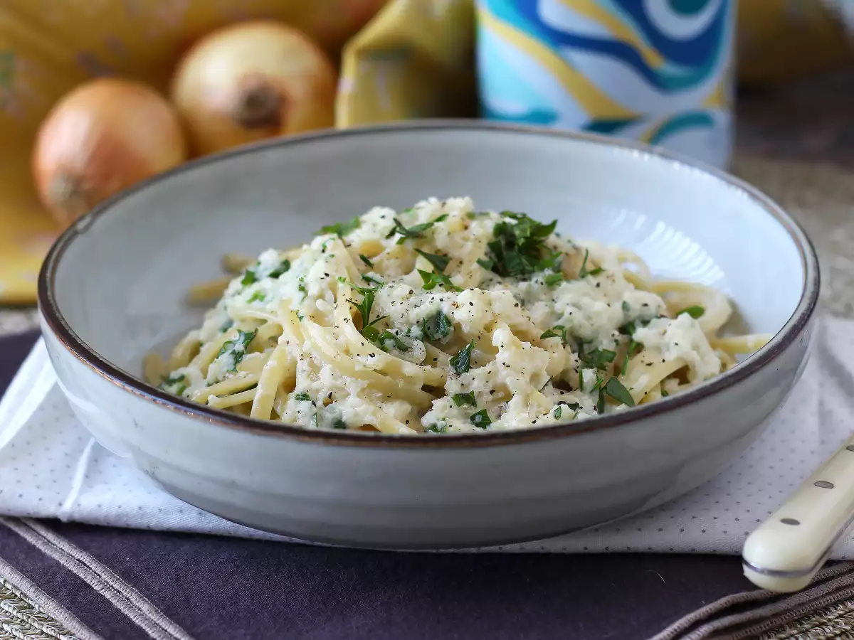 Romige uienpasta: een heerlijk en supergoedkoop pastagerecht! - foto 3