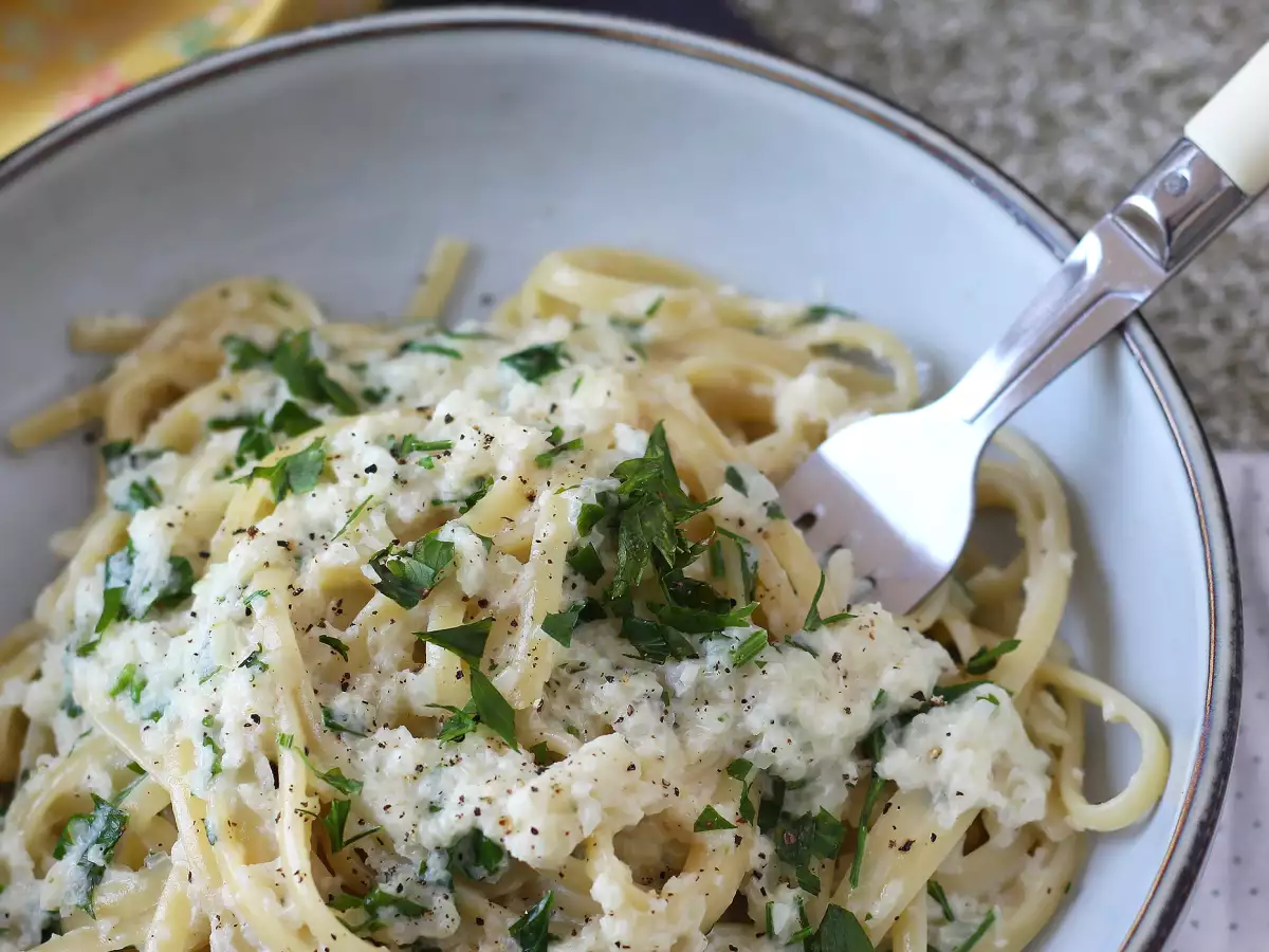 Romige uienpasta: een heerlijk en supergoedkoop pastagerecht! - foto 4
