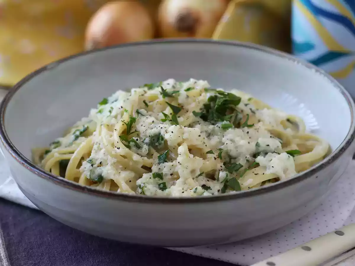 Romige uienpasta: een lekker en supergoedkoop voorgerecht!