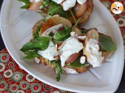 Rucola brood met geroosterde perziken en burrata: een zoete en hartige combinatie die superlekker is! - foto 3