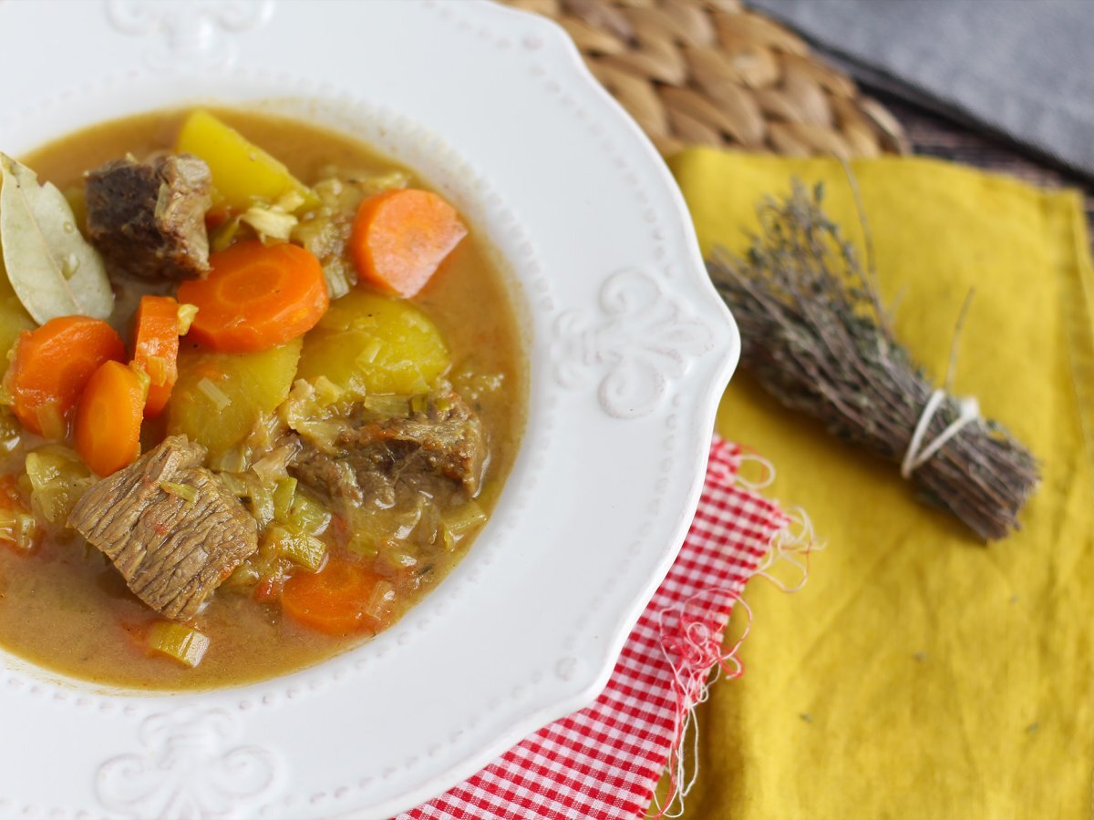 Rundvlees- en aardappelstoofpot in een snelkookpan - foto 2