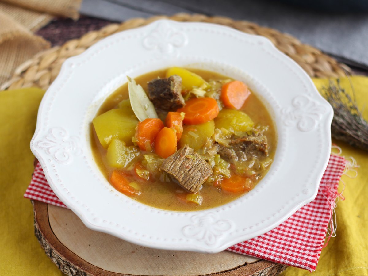 Rundvlees- en aardappelstoofpot in een snelkookpan - foto 3