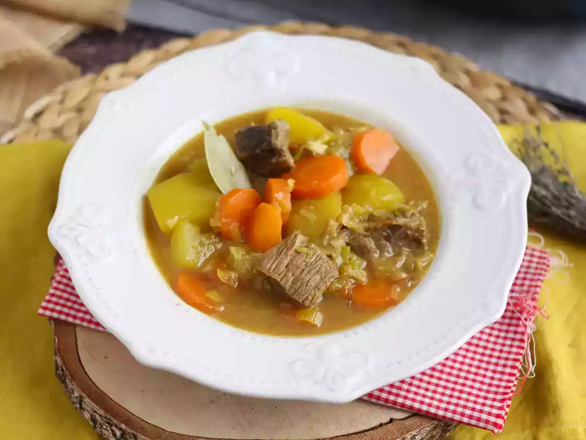 Rundvlees- en aardappelstoofpot in een snelkookpan - foto 3
