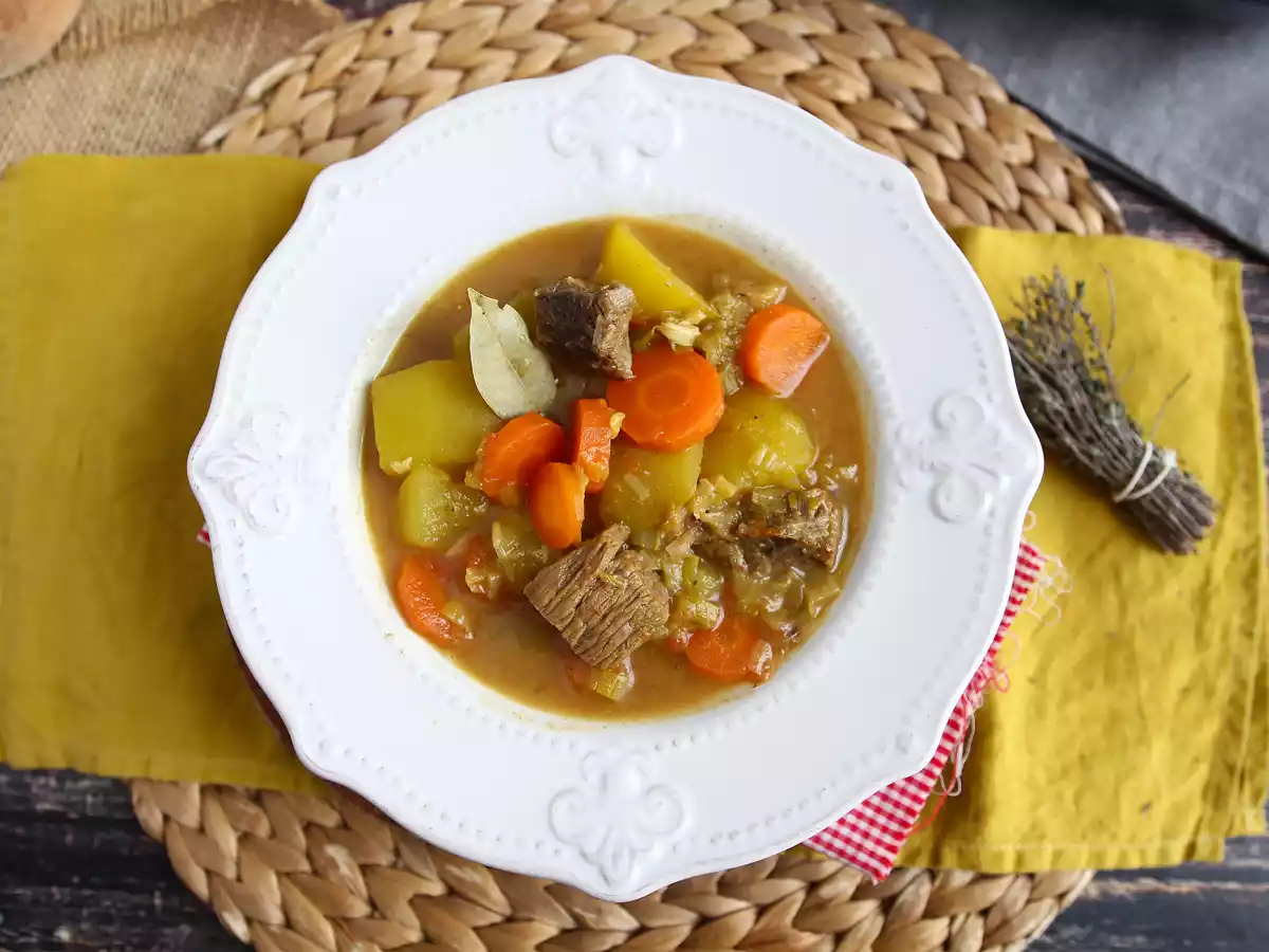 Rundvlees- en aardappelstoofpot in een snelkookpan - foto 4