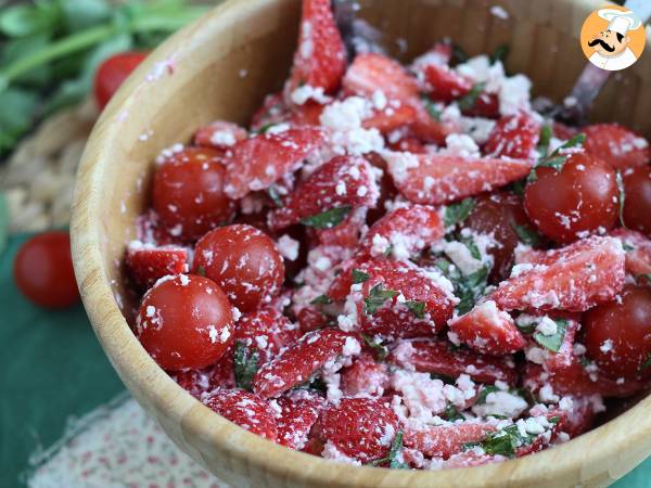 Salade van aardbeien, tomaten, feta en basilicum - foto 3