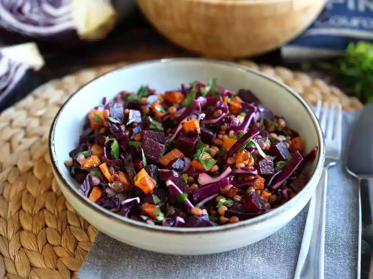Salade van linzen, butternut, rode kool, rode biet en peterselie (perfect voor de herfst/winter)