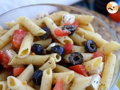 Salade van pasta, tomaat, feta en olijven - foto 2