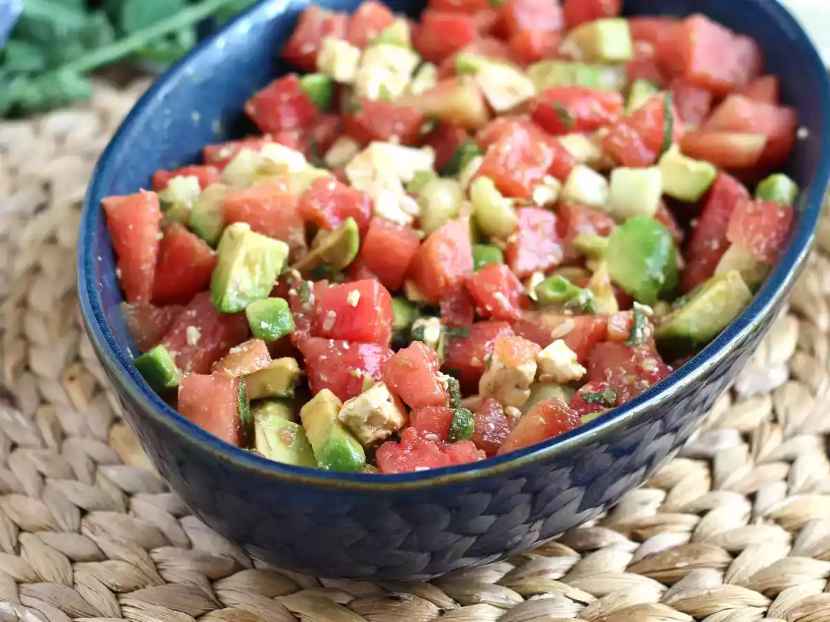 Salade van watermeloen, feta, avocado en komkommer: extra fris! - foto 4