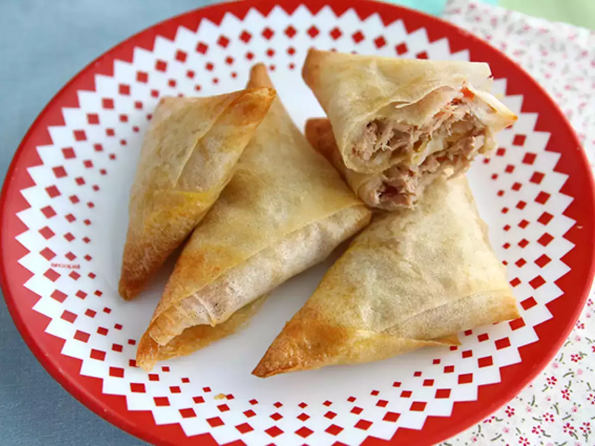 Samosa's met tonijn en tomaat