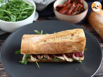 Sandwich met gerookte eendenborst, zongedroogde tomaten, rucola en balsamicoazijn - foto 3