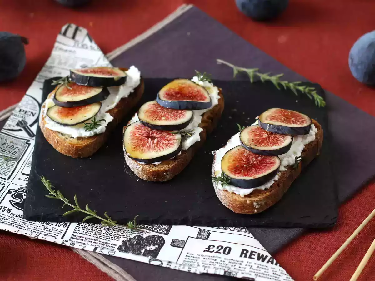 Sandwiches met vijgen, verse geitenkaas, honing en rozemarijn - foto 2
