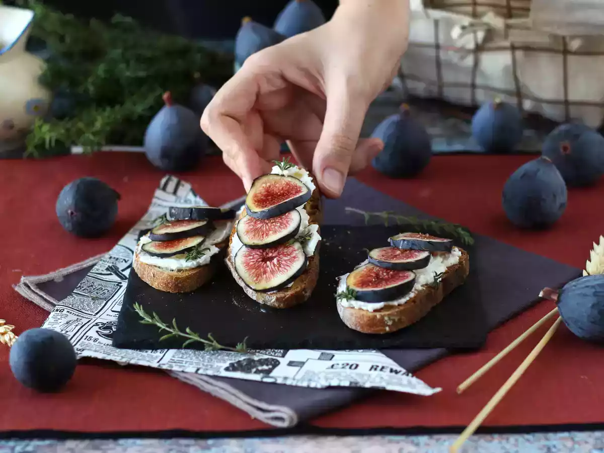 Sandwiches met vijgen, verse geitenkaas, honing en rozemarijn - foto 3