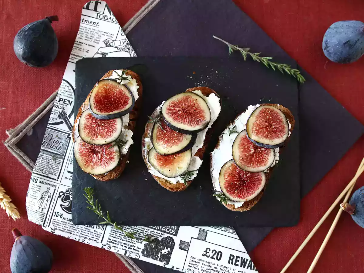 Sandwiches met vijgen, verse geitenkaas, honing en rozemarijn - foto 4