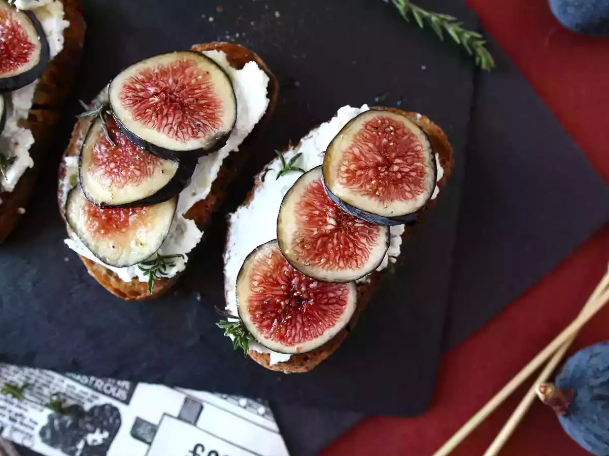Sandwiches met vijgen, verse geitenkaas, honing en rozemarijn - foto 5