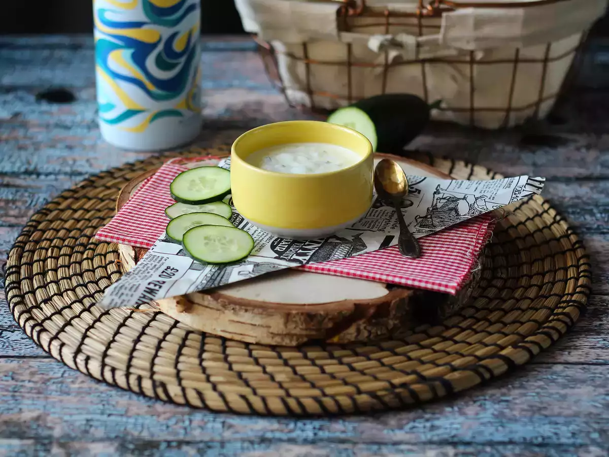 Saus van Griekse yoghurt, komkommer en ui - foto 3