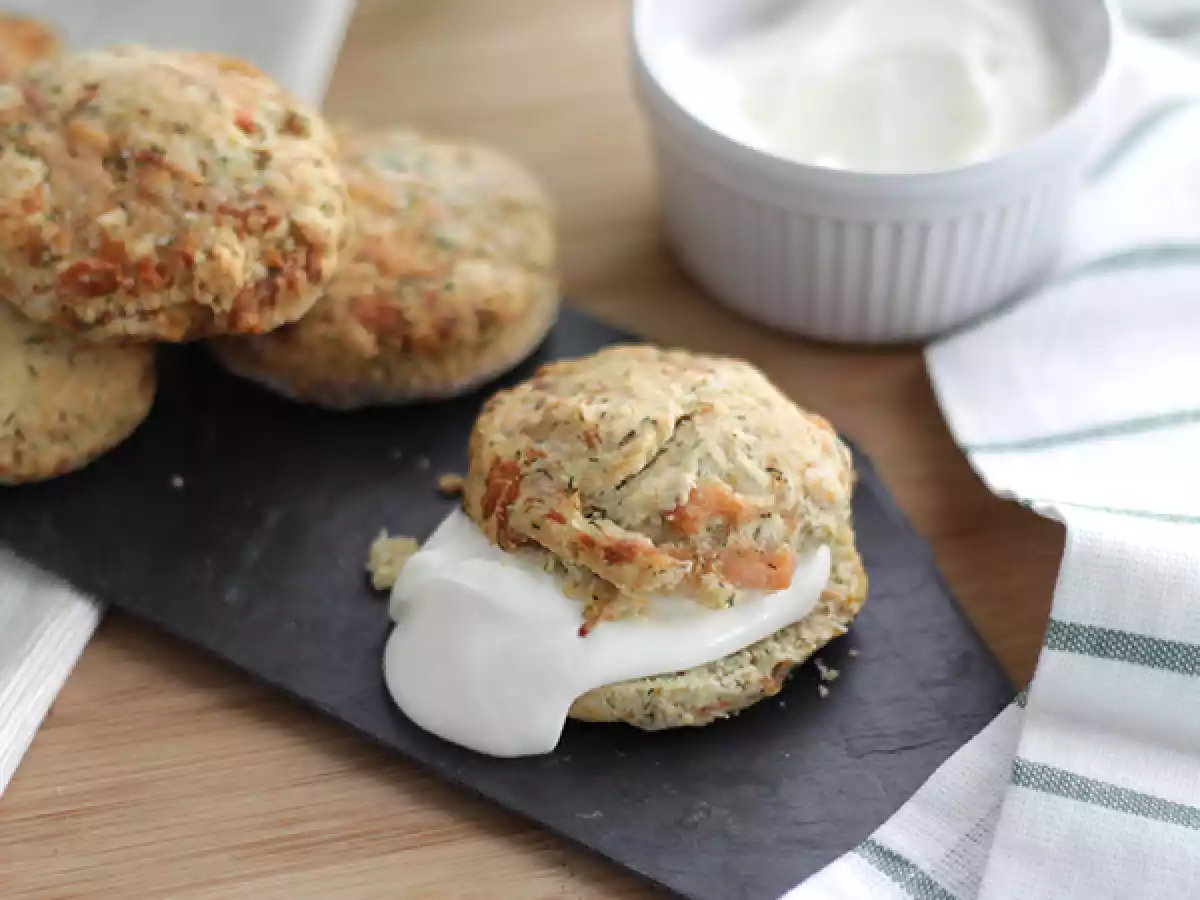 Scones met gerookte zalm en dille