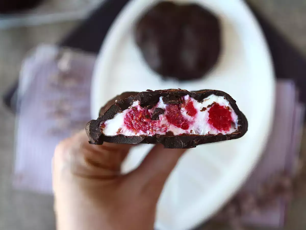 Skyr, framboos en chocolade-ijs. De gezonde snack voor zonnige dagen! - foto 2