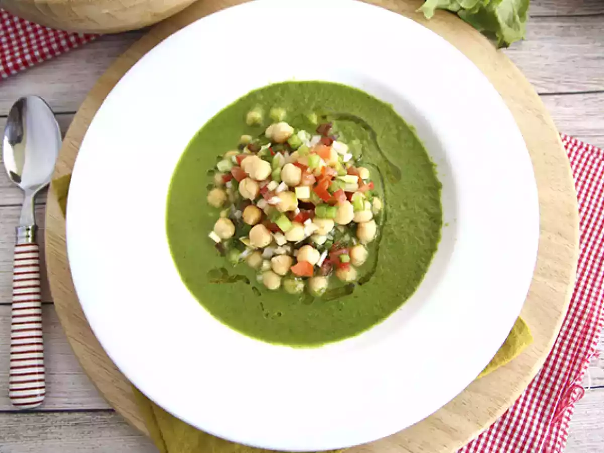 Sla-soep met kikkererwtensalade