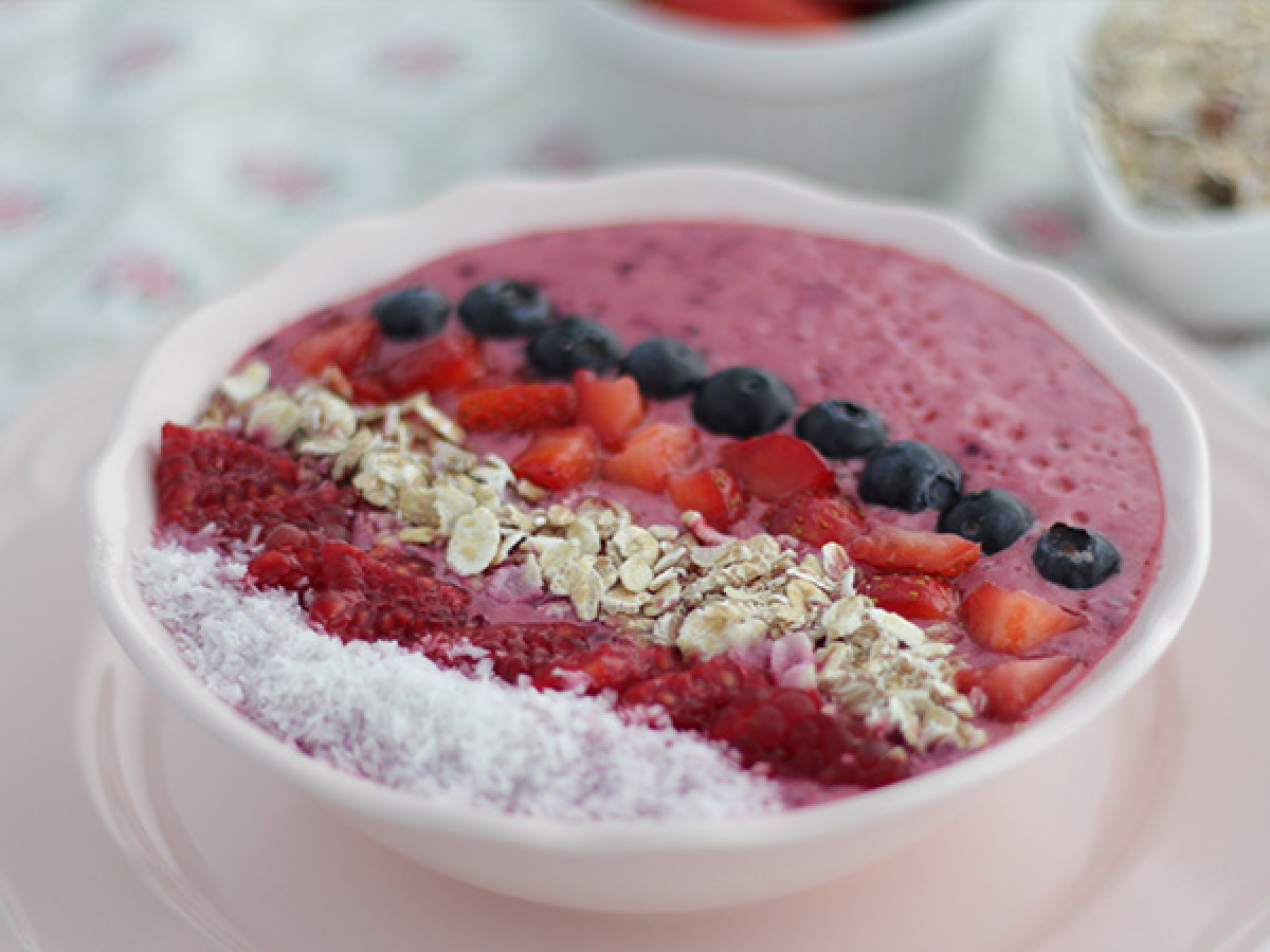 Smoothiebowl met rode vruchten