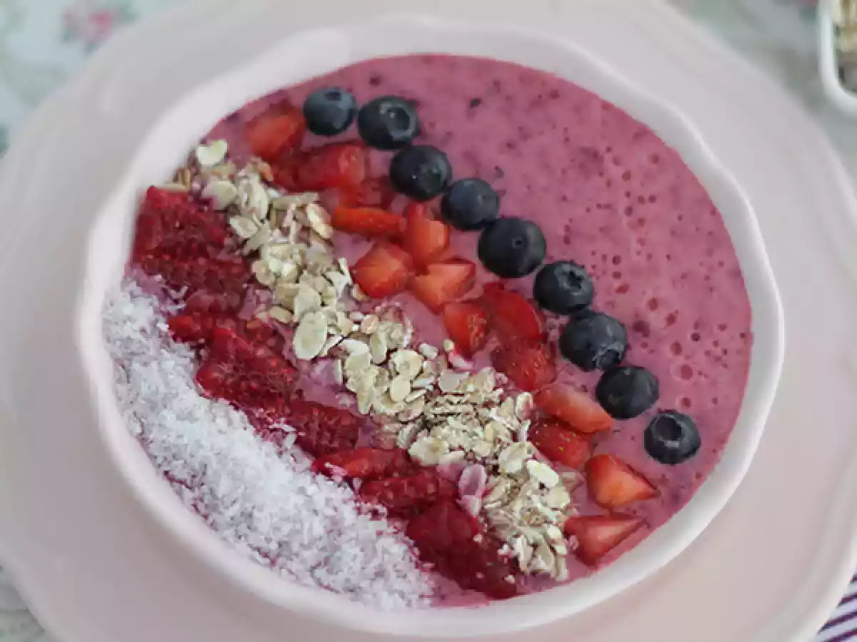 Smoothiebowl met rode vruchten - foto 2