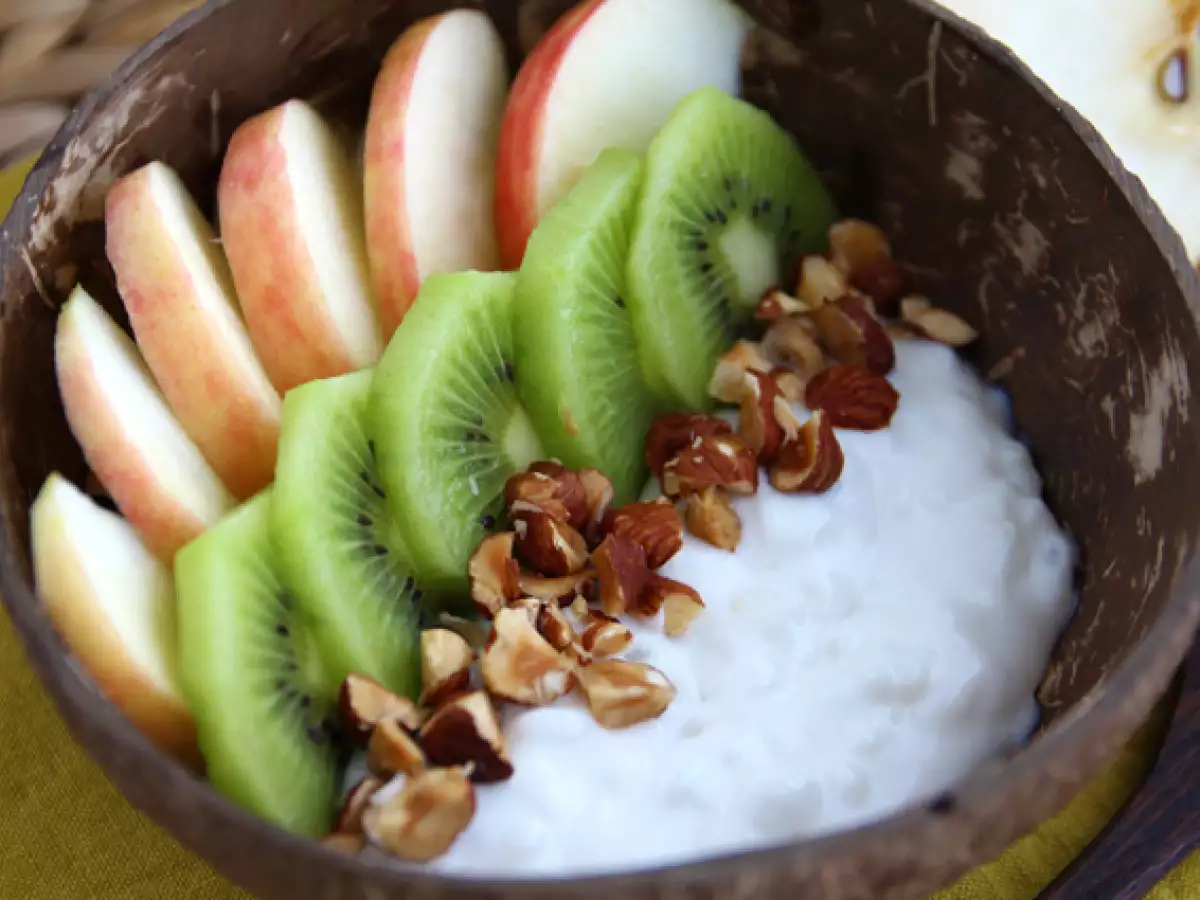 Snack met kokosyoghurt, appel, kiwi en hazelnoten - foto 2