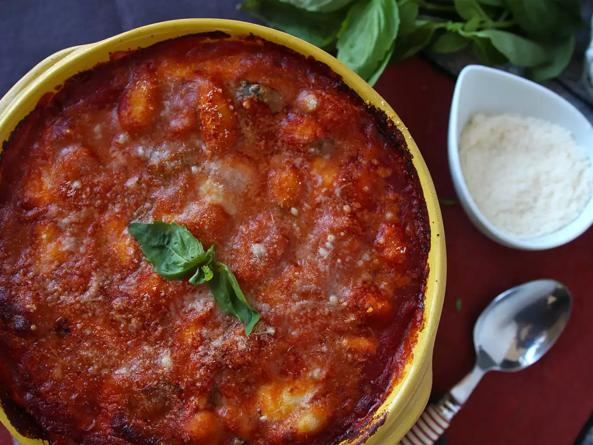 Snelle en hartverwarmende gnocchi-ovenschotel met tomaat en mozzarella – gnocchi alla sorrentina uit de oven - foto 5