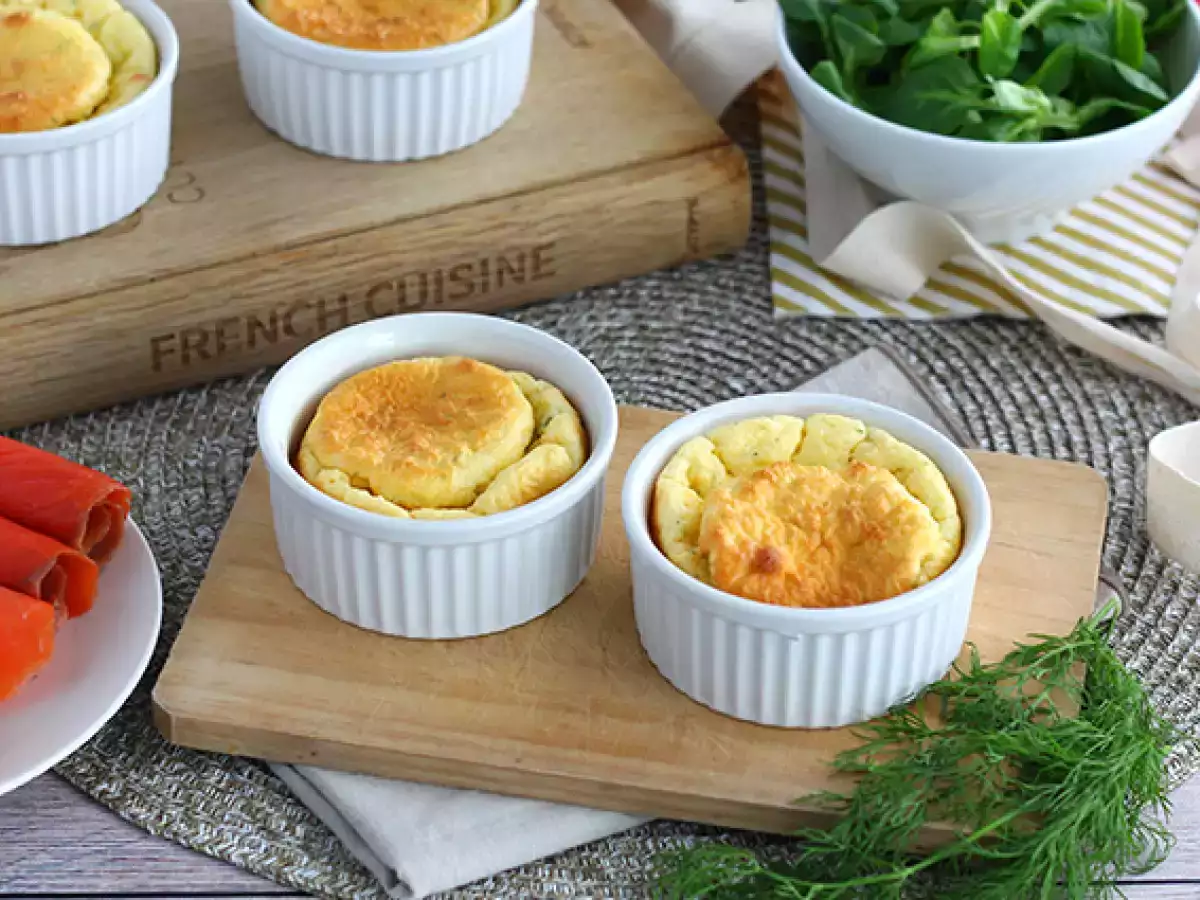 Soufflés met gerookte zalm en roomkaas