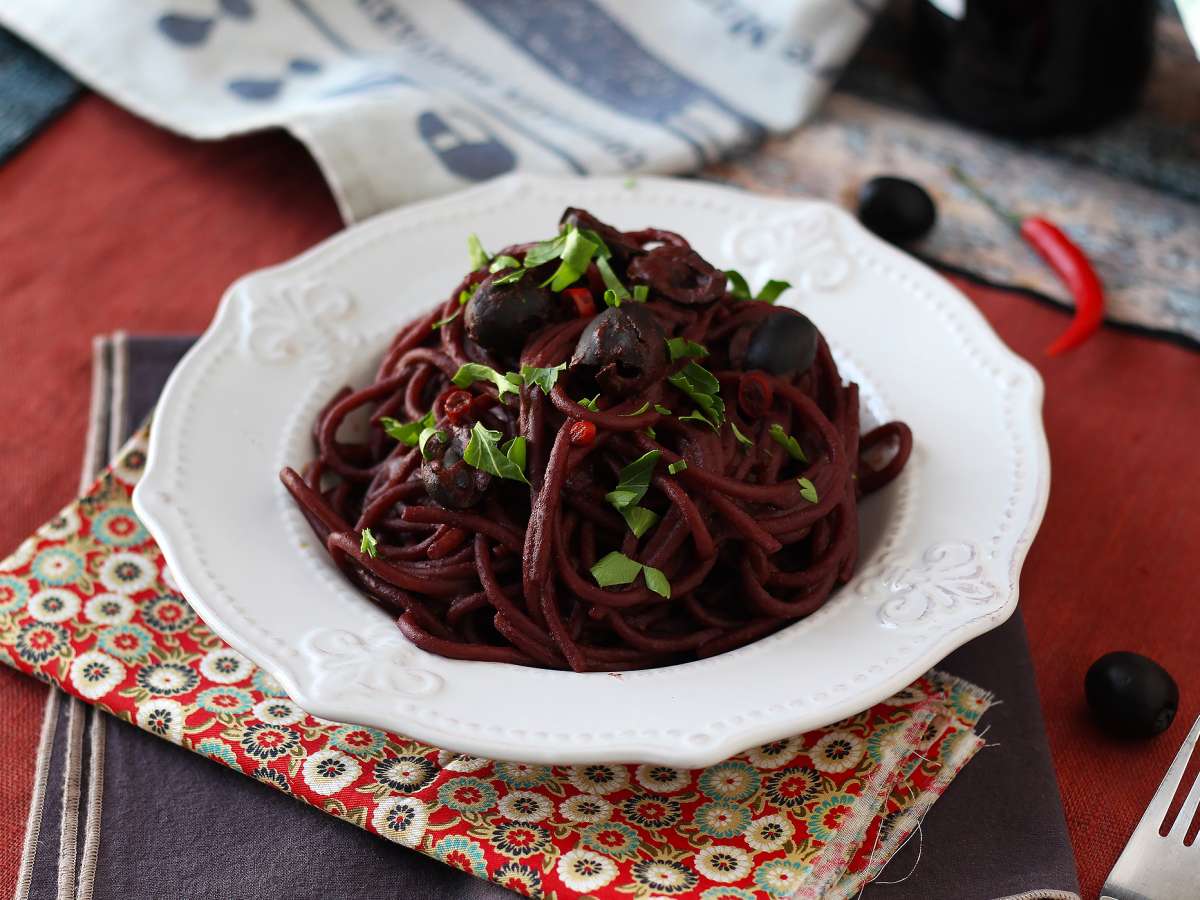 Spaghetti al fuoco di Bacco: pasta met rode wijn voor iets bijzonders op tafel